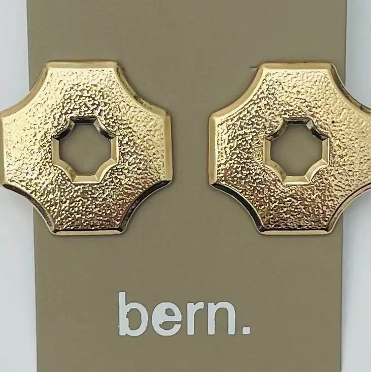 Chic - Quatrefoil Stud